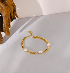 Pulseira Corrente com Pérolas em Aço Banhado a Ouro