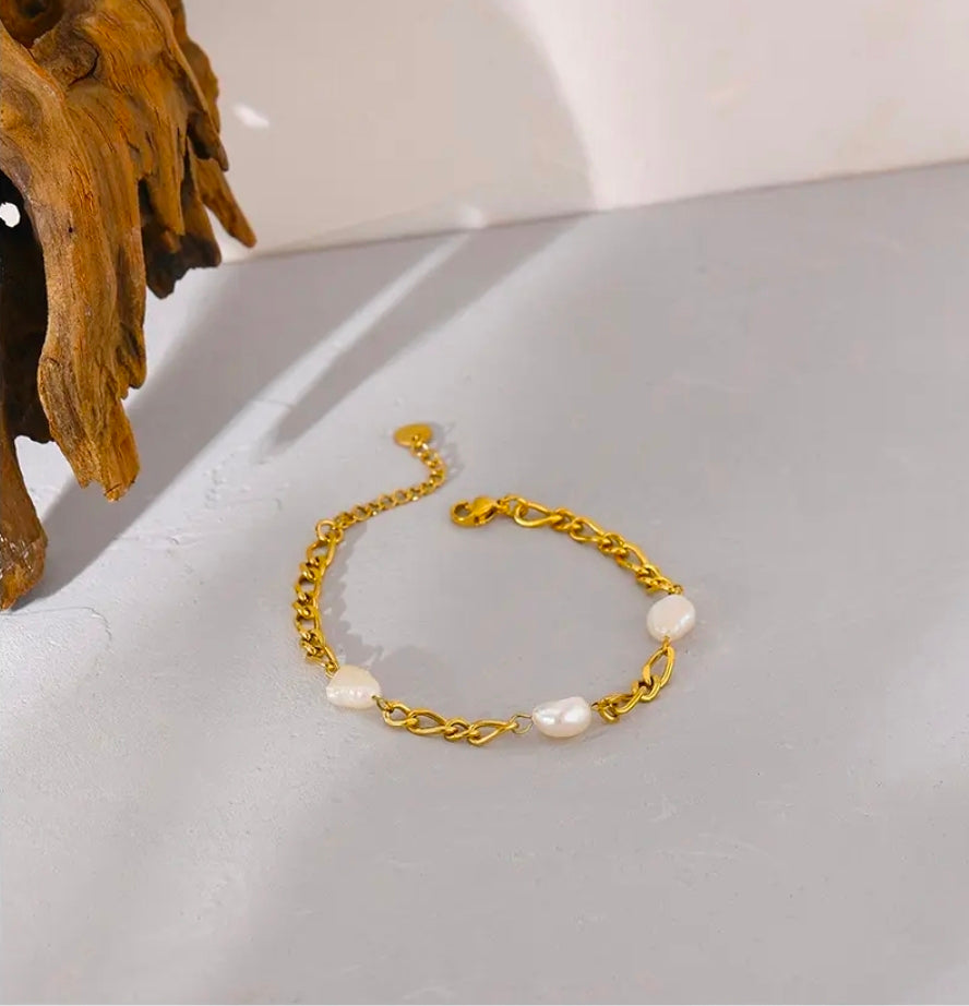 Pulseira Corrente com Pérolas em Aço Banhado a Ouro