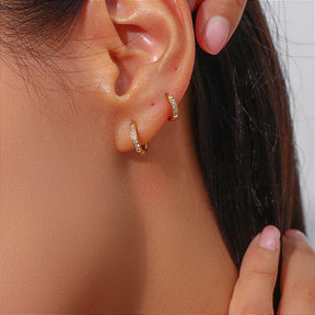 Brinco Mini Argolinha 7mm Cravejada Banhado a Ouro 18k
