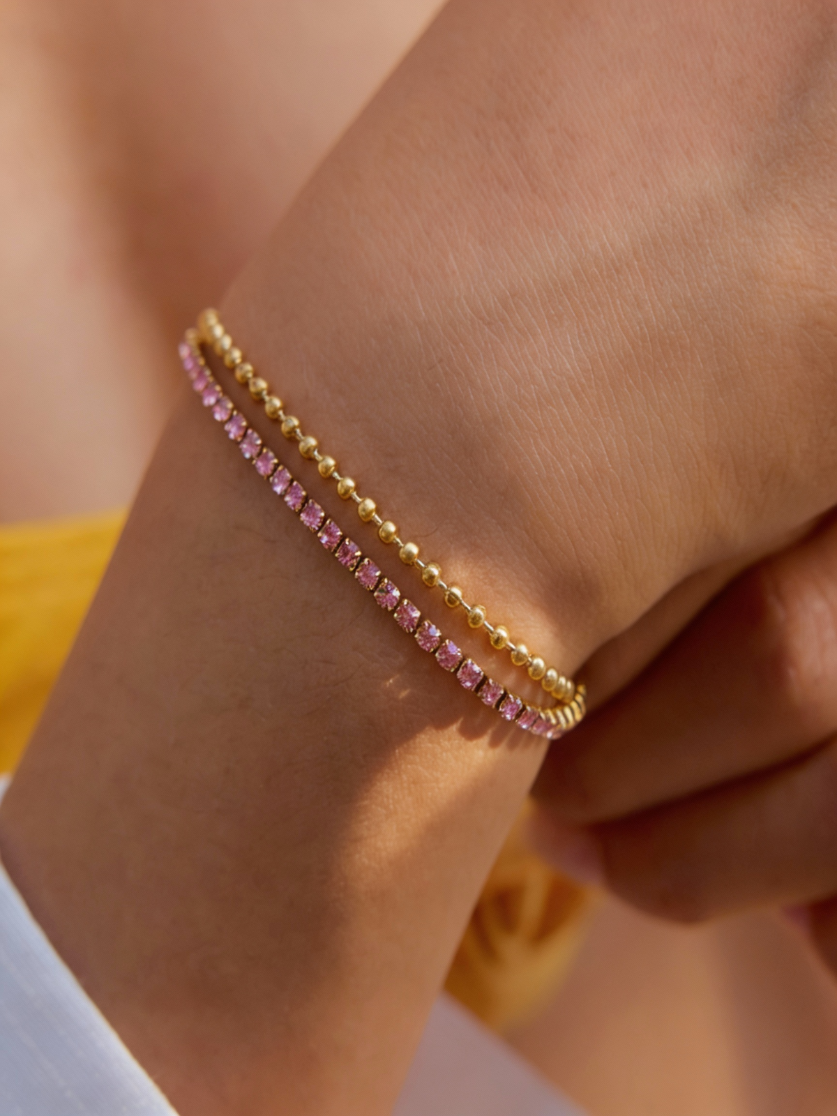 Pulseira Dupla de Bolinhas e Zircônias Rosas Banhada a Ouro 18k