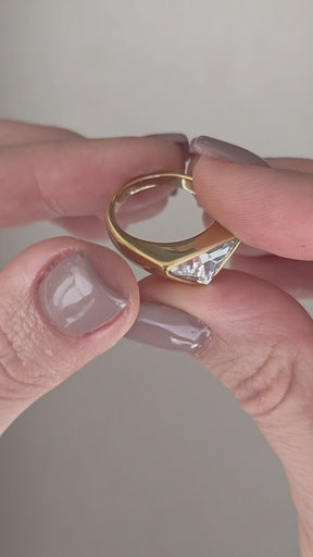 Anel Pedra Triangular Banhado a Ouro 18k