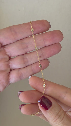 Pulseira Mini Losangos Cravejados em Aço Banhado a Ouro