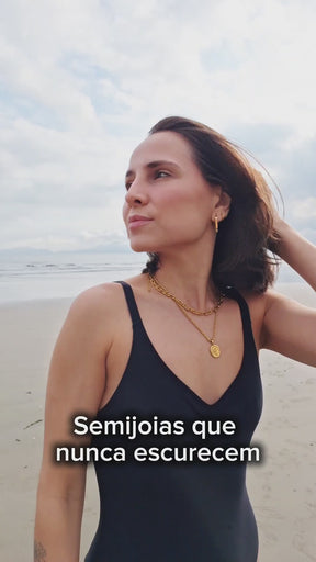 Brinco Argola Oval Média Banhado a Ouro 18k