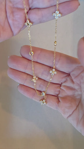 Colar Jardim Flor em Trevo em Aço Banhado a Ouro