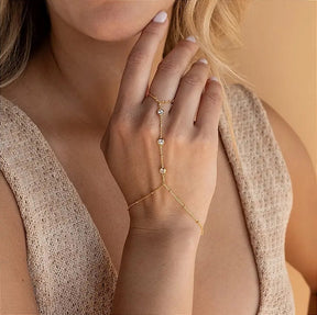 Pulseira de Mão com Cristais Banhada a Ouro 18k