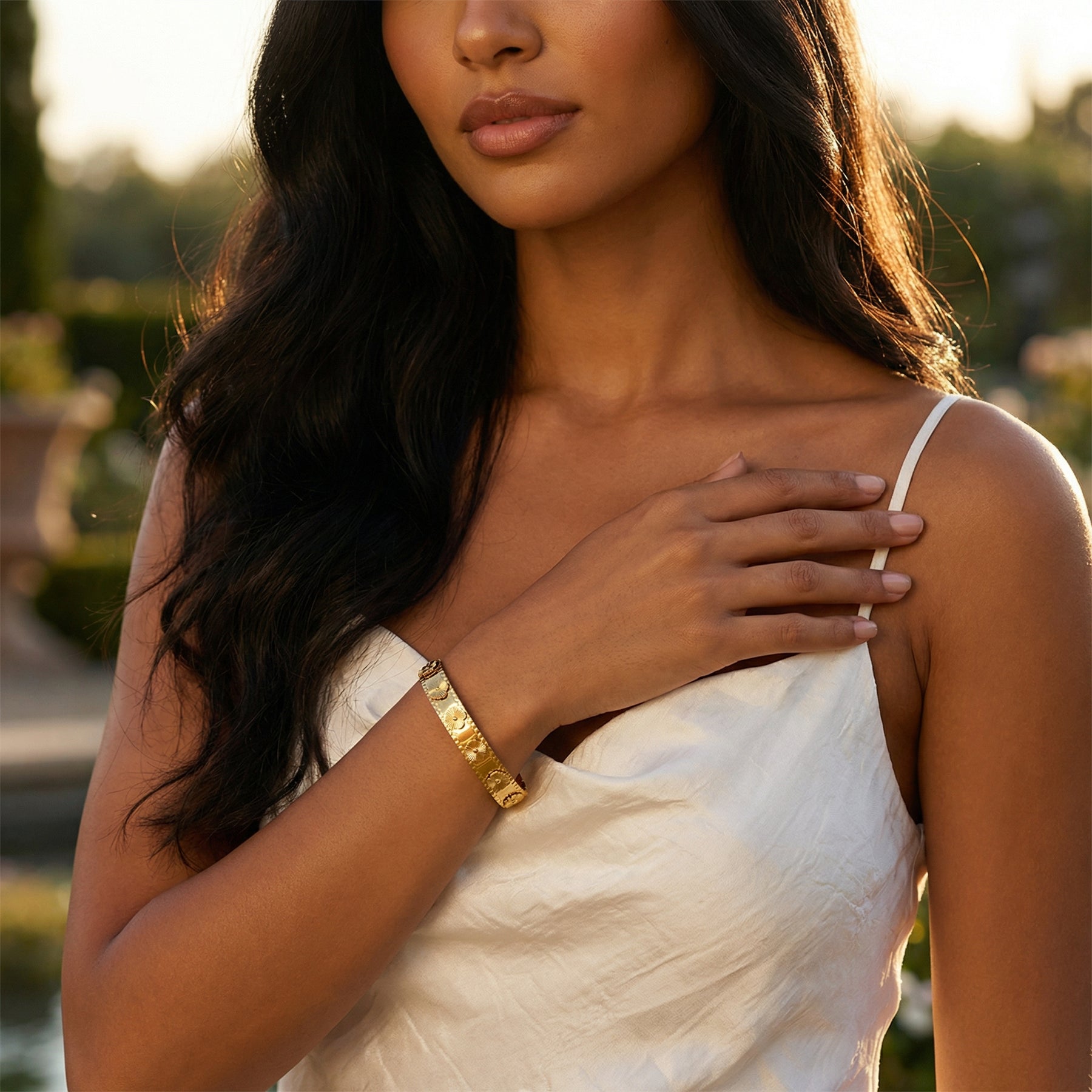 Bracelete Flores Alto Relevo Banhado a Ouro 18k